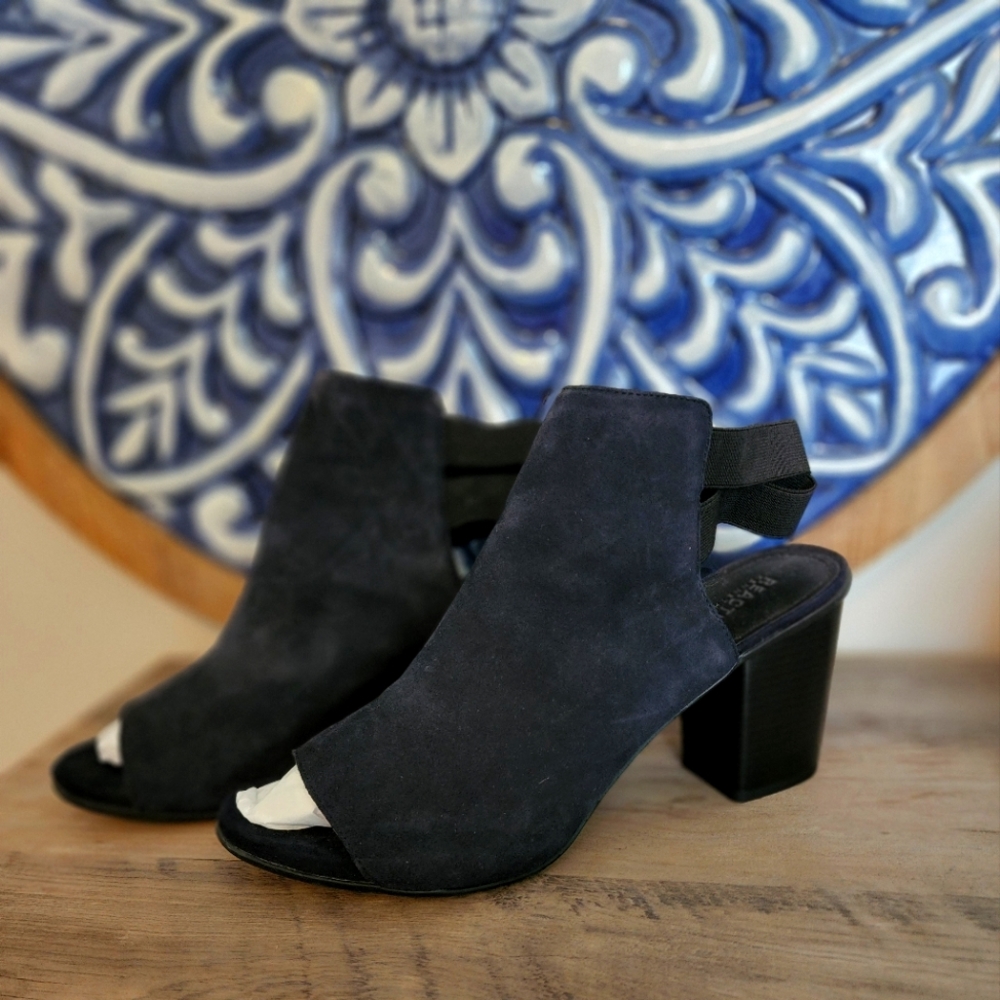 Kenneth Cole block heel sandal